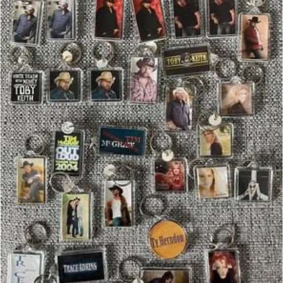 NEW 75+ Country music concert souvenir keychains - Picture 8 of 9